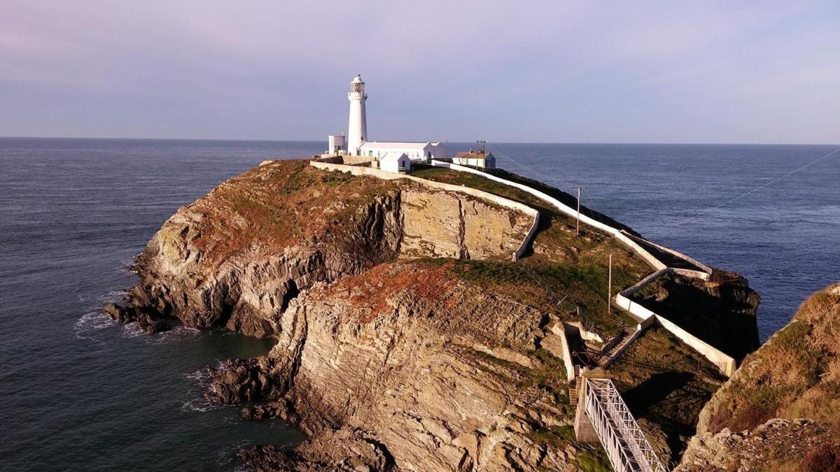 Hotel Sea And Mountain View Luxury Glamping Pods Heated Holyhead Exterior foto