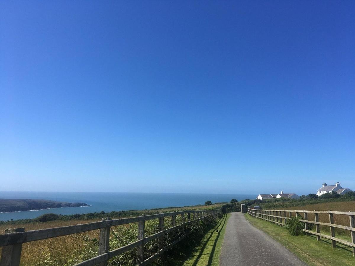 Hotel Sea And Mountain View Luxury Glamping Pods Heated Holyhead Exterior foto