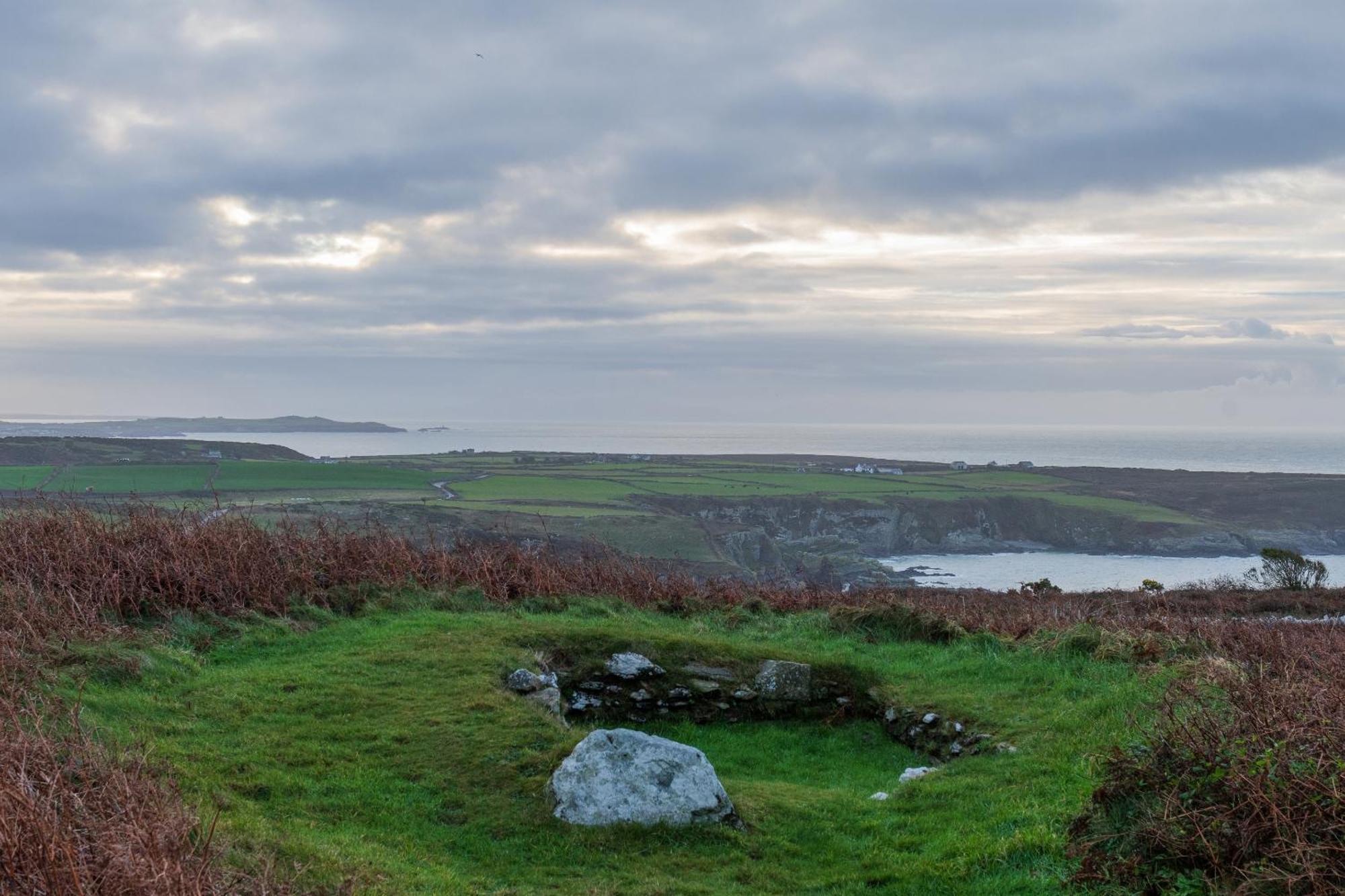Hotel Sea And Mountain View Luxury Glamping Pods Heated Holyhead Exterior foto